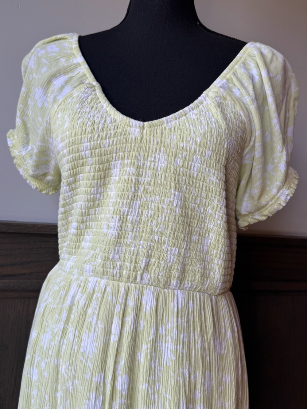 Ultra Flirt Light Yellow Green floral smocked Dress  1X - Picture 6 of 8